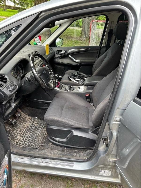 Grå Begagnad 2008 Ford S-MAX S Minibuss | 25 000 kr (Dyr) - Bild 1/4