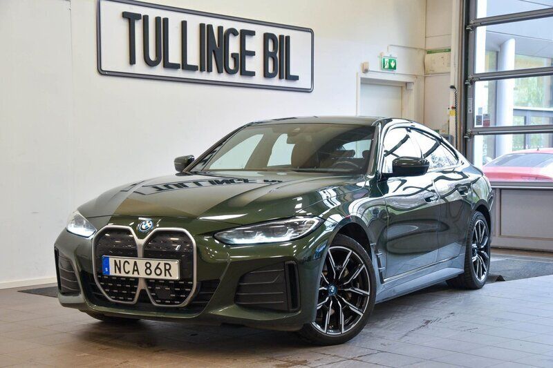 Grön Begagnad 2022 BMW i4 M Sport Sedan | 439 900 kr (Bra pris) - Bild 1/4