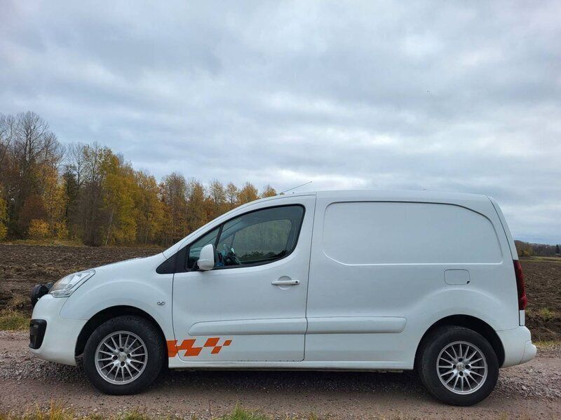 Vit Begagnad 2016 Peugeot Partner Minibuss | 79 900 kr (Marknadspris) - Bild 1/4
