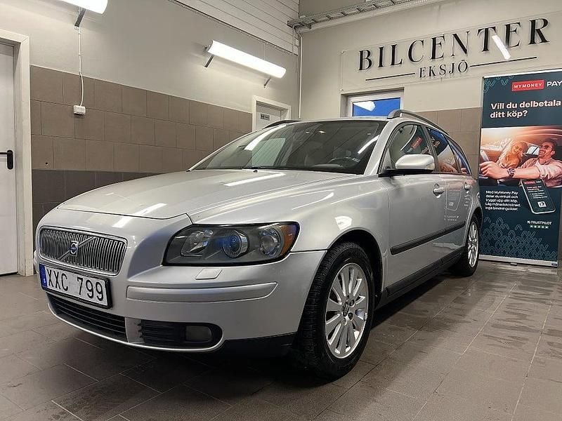 Begagnad Volvo V50 Kinetic 125 HK (91 kW) 2006 Ljusgrå Kombi