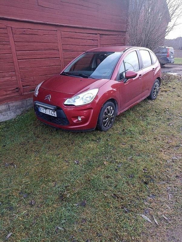 Röd Begagnad 2010 Citroën C3 Halvkombi | 10 000 kr (Superpris) - Bild 1/4