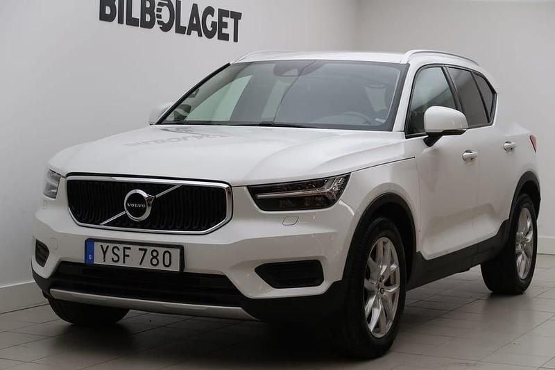 Vit Begagnad 2018 Volvo XC40 Momentum SUV | 269 800 kr (Bra pris) - Bild 1/4
