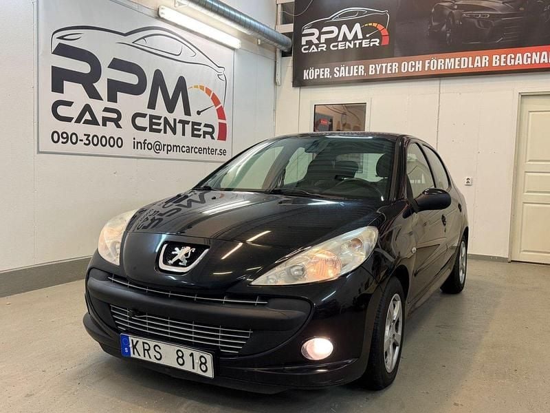Svart Begagnad 2010 Peugeot 206+ Halvkombi | 29 900 kr (Marknadspris) - Bild 1/4