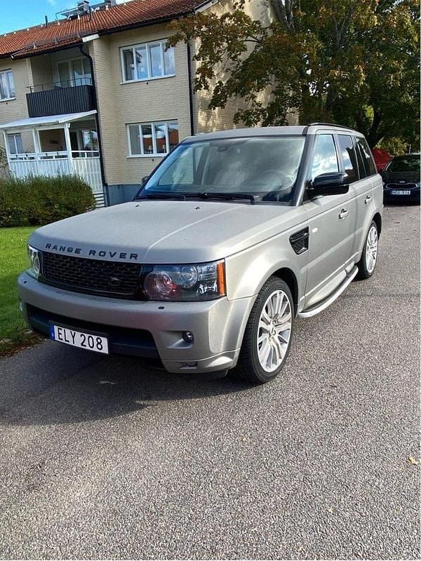 Brun Begagnad 2010 Land Rover Range Rover Sport HSE SUV | 105 000 kr (Marknadspris) - Bild 1/4