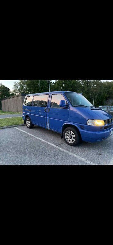 Blå Begagnad 2001 VW Caravelle Minibuss | 45 000 kr - Bild 1/4