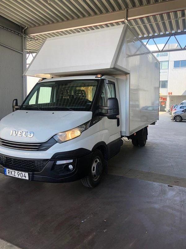 Vit Begagnad 2015 Iveco Daily | 159 900 kr (Lite dyr) - Bild 1/4