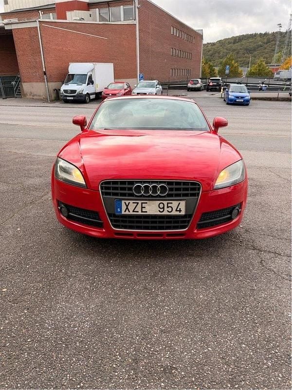 Röd Begagnad 2007 Audi TT Sportkupé | 79 000 kr (Lite dyr) - Bild 1/4