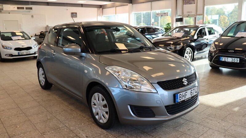 Grå Begagnad 2011 Suzuki Swift Halvkombi | 44 900 kr (Marknadspris) - Bild 1/4