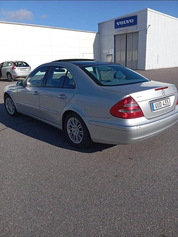 Begagnad Mercedes E240 177 HK (130 kW) 2004