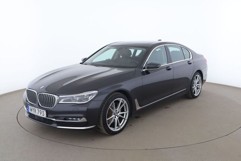 Grå Begagnad 2015 BMW 730 Executive Sedan | 339 000 kr (Marknadspris) - Bild 1/4