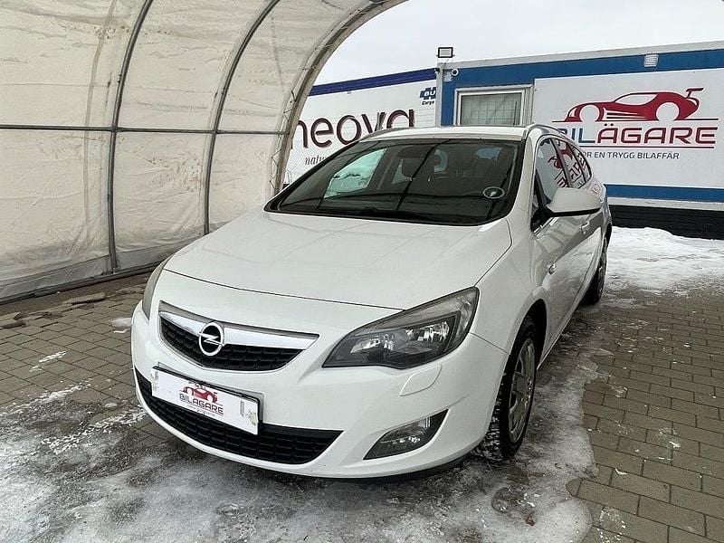 Vit Begagnad 2011 Opel Astra Enjoy Kombi | 34 900 kr (Bra pris) - Bild 1/4