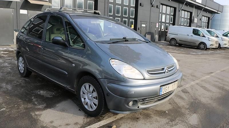 Begagnad Citroën Xsara Picasso 136 HK (100 kW) 2003 Grå Minibuss