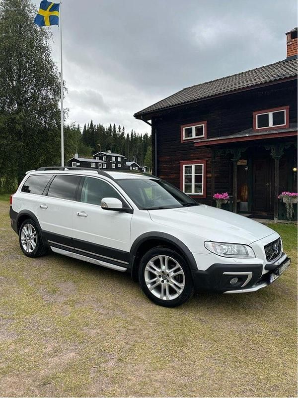 Vit Begagnad 2016 Volvo XC70 Standard SUV | 140 000 kr (Bra pris) - Bild 1/4