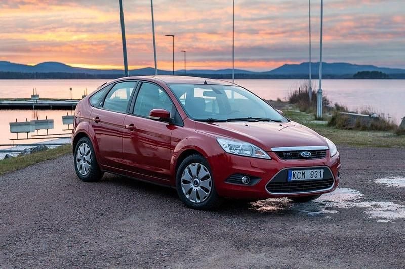 Begagnad 2010 Ford Focus Ghia Halvkombi | 35 000 kr (Marknadspris) - Bild 1/4