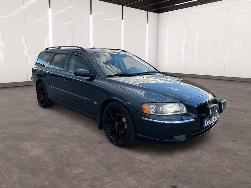Blå Begagnad 2005 Volvo V70 Summum Kombi | 39 900 kr (Marknadspris) - Bild 1/4
