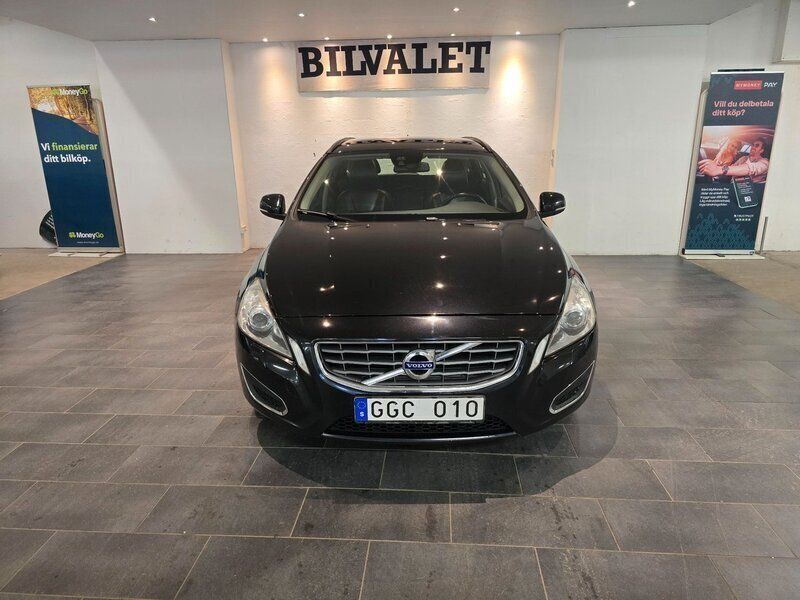 Svart Begagnad 2013 Volvo V60 Momentum Kombi | 84 900 kr (Bra pris) - Bild 1/4