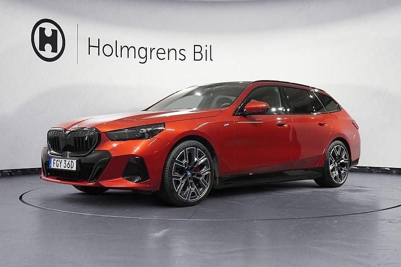 Röd Begagnad 2024 BMW i5 M Sport Sedan | 719 500 kr (Lite dyr) - Bild 1/4