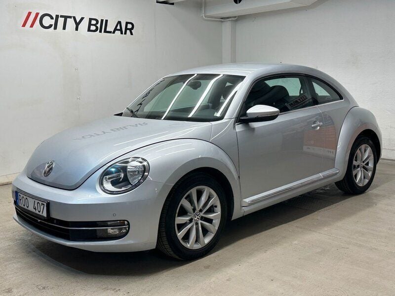 Silver Begagnad 2011 VW Beetle Halvkombi | 99 900 kr (Lite dyr) - Bild 1/4