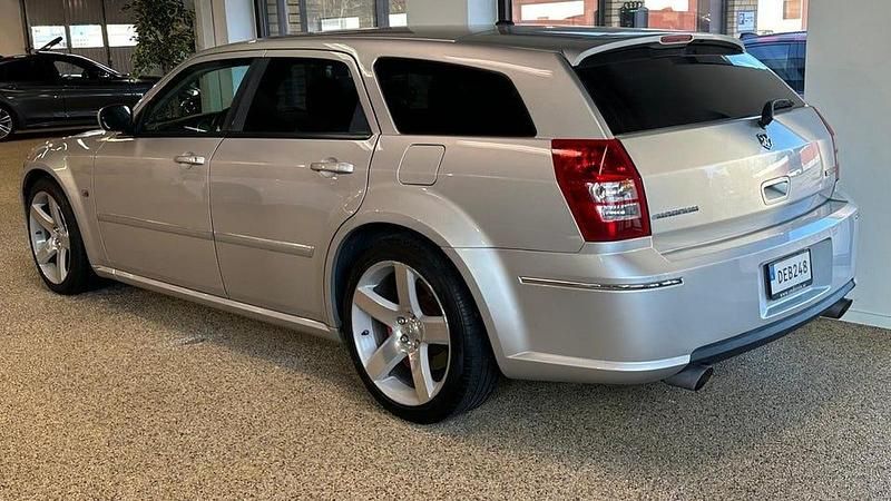 Begagnad Dodge Magnum 431 HK (317 kW) 2007 Silver Kombi