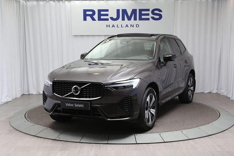 Grå Begagnad 2025 Volvo XC60 Plus SUV | 569 500 kr (Lite dyr) - Bild 1/4