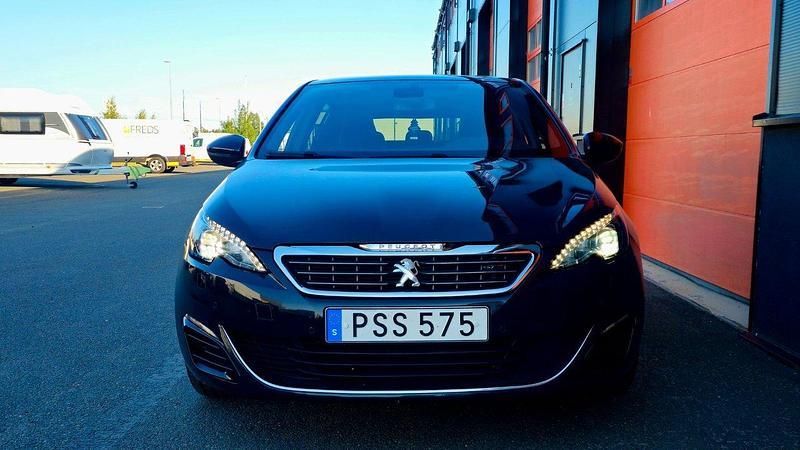 Mörkgrå Begagnad 2017 Peugeot 308 GTi Halvkombi | 149 900 kr - Bild 1/4