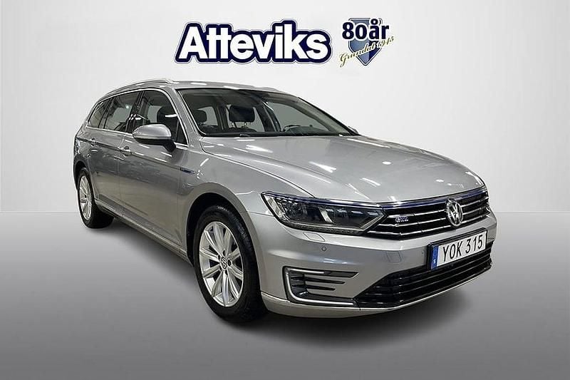 Silver Begagnad 2018 VW Passat GTE Kombi | 169 900 kr (Bra pris) - Bild 1/4