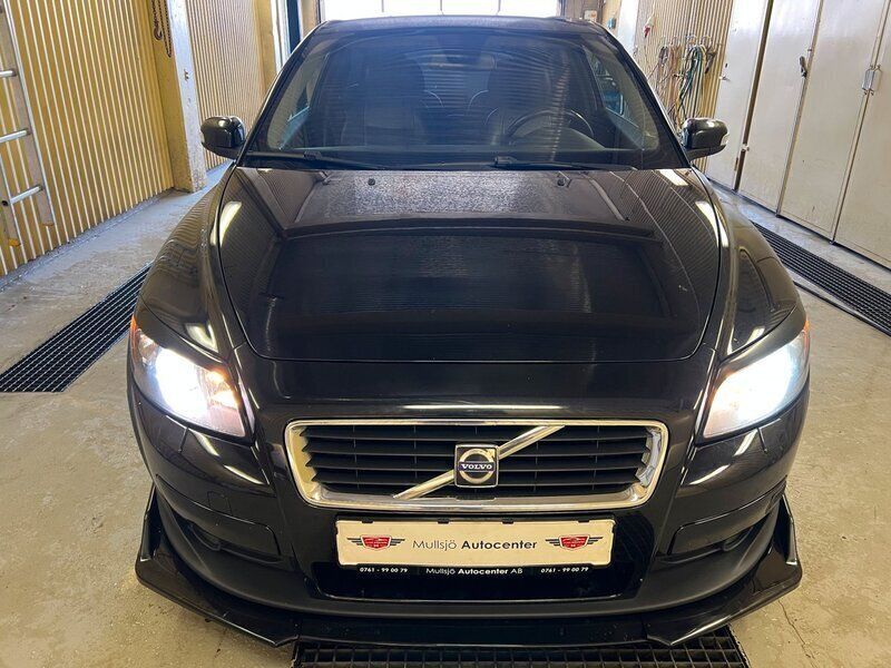 Svart Begagnad 2008 Volvo C30 Summum Halvkombi | 89 900 kr (Marknadspris) - Bild 1/4