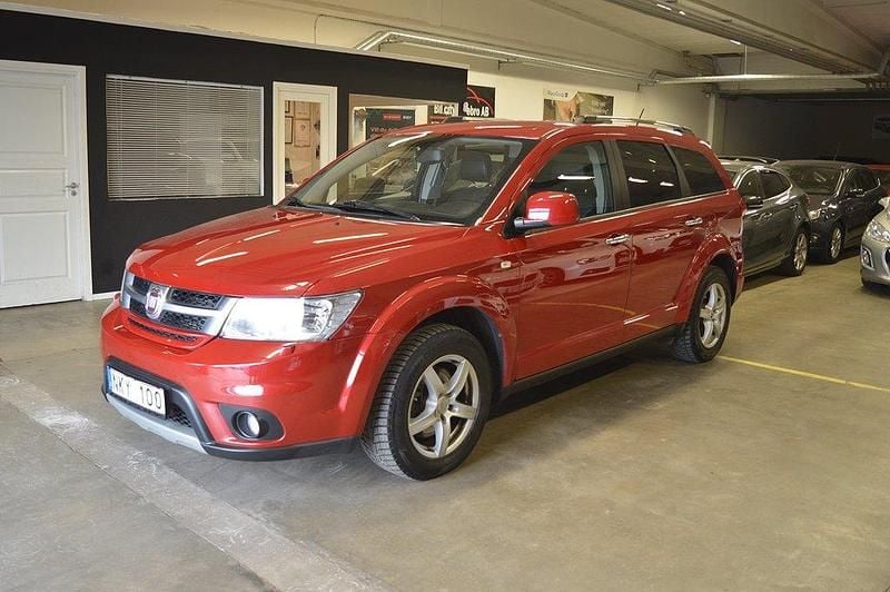 Röd Begagnad 2013 Fiat Freemont SUV | 119 900 kr (Lite dyr) - Bild 1/4