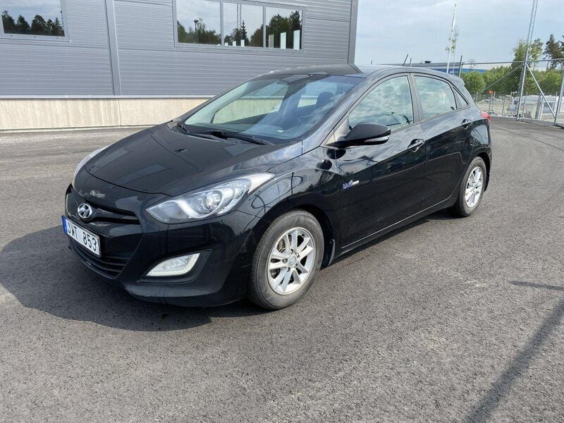 Svart Begagnad 2014 Hyundai i30 Halvkombi | 46 000 kr (Bra pris) - Bild 1/4