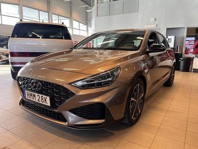 Begagnad Hyundai i30 N Line 159 HK (116 kW) 2020 Brun Halvkombi