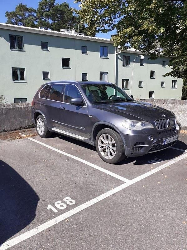 Grå Begagnad 2011 BMW X5 Sport Line SUV | 69 999 kr (Superpris) - Bild 1/4