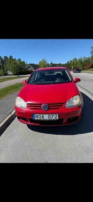 Röd Begagnad 2008 VW Golf Trendline Halvkombi | 19 000 kr (Bra pris) - Bild 1/4