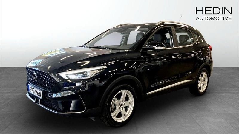 Svart (grey) Begagnad 2022 MG ZS Luxury Sedan | 249 900 kr (Bra pris) - Bild 1/4