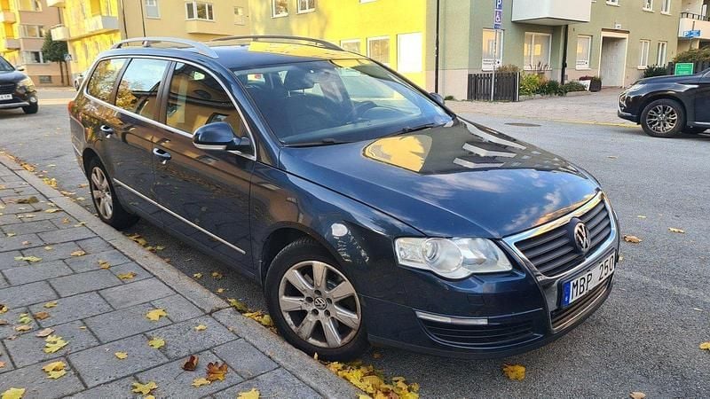 Grå Begagnad 2008 VW Passat Sportline Kombi | 24 900 kr (Bra pris) - Bild 1/4