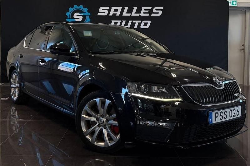 Svart Begagnad 2014 Skoda Octavia RS Halvkombi | 149 000 kr (Lite dyr) - Bild 1/4