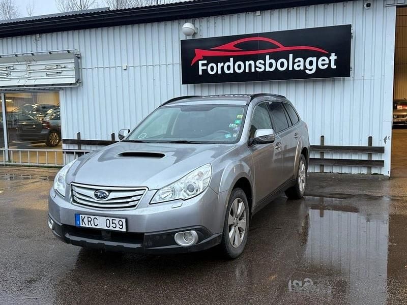 Silver Begagnad 2010 Subaru Outback Kombi | 54 900 kr (Marknadspris) - Bild 1/1