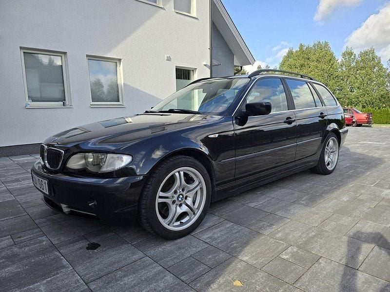 Svart Begagnad 2004 BMW 330 Kombi | 59 000 kr (Superpris) - Bild 1/4