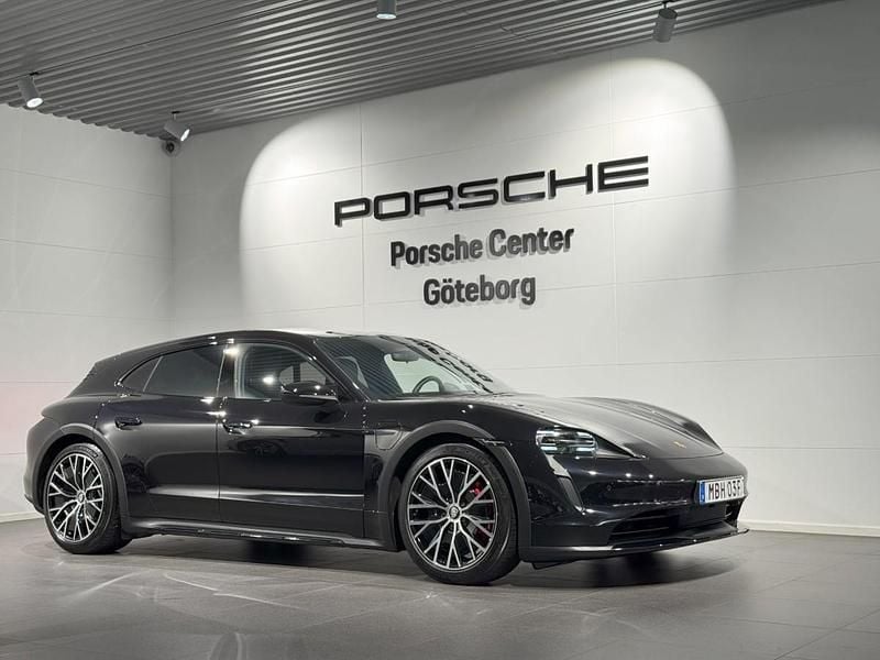 Svart (black) Begagnad 2021 Porsche Taycan Cross Turismo Sedan | 799 000 kr - Bild 1/4