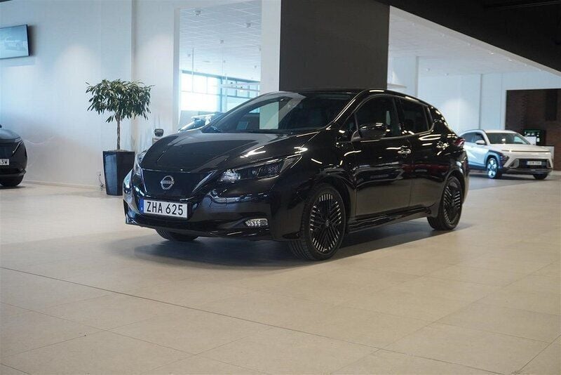 Svart Begagnad 2022 Nissan Leaf Tekna Halvkombi | 189 800 kr (Superpris) - Bild 1/4