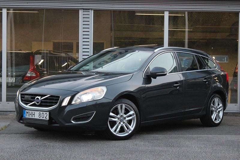 Grå Begagnad 2012 Volvo V60 Summum Kombi | 99 900 kr (Marknadspris) - Bild 1/4