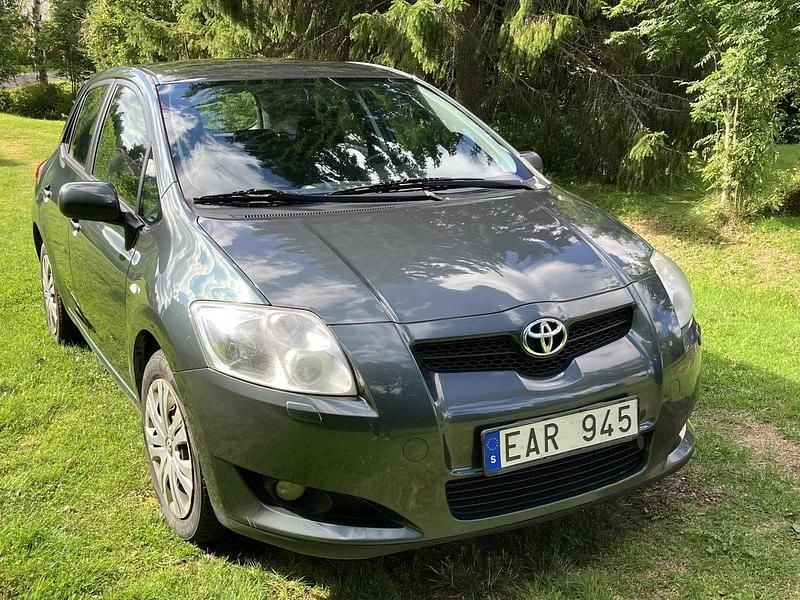 Grön Begagnad 2008 Toyota Auris Halvkombi | 35 000 kr (Bra pris) - Bild 1/4