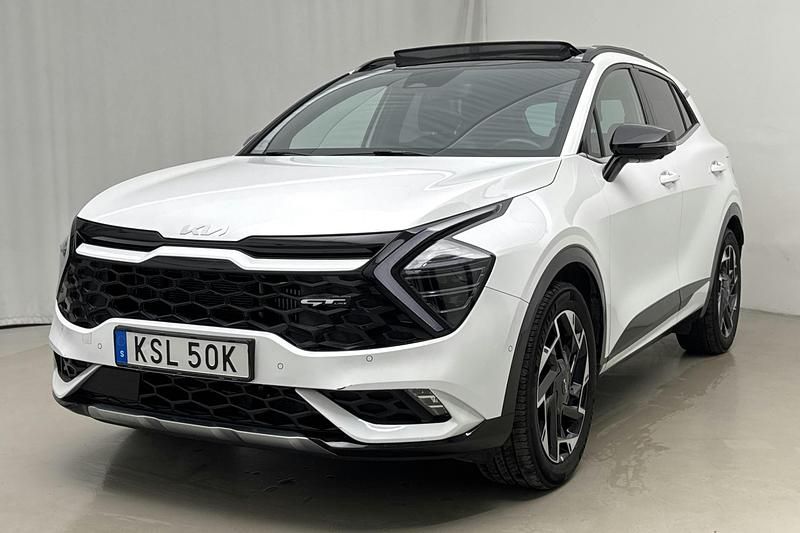 Vit Begagnad 2022 Kia Sportage GT-Line SUV | 345 800 kr (Bra pris) - Bild 1/4