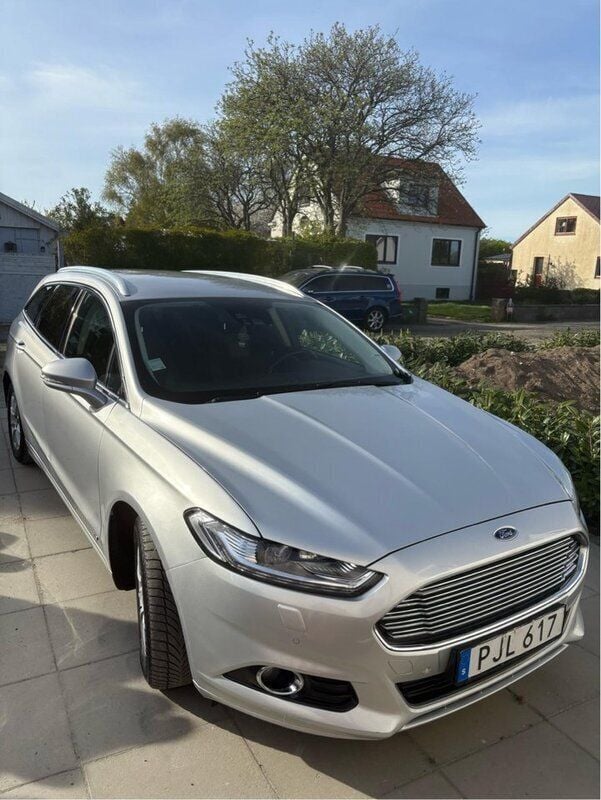 Grå Begagnad 2017 Ford Mondeo Titanium Kombi | 99 000 kr (Superpris) - Bild 1/4