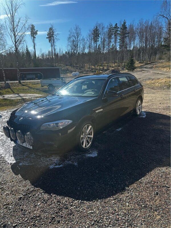 Svart Begagnad 2011 BMW 520 Kombi | 85 000 kr (Dyr) - Bild 1/4