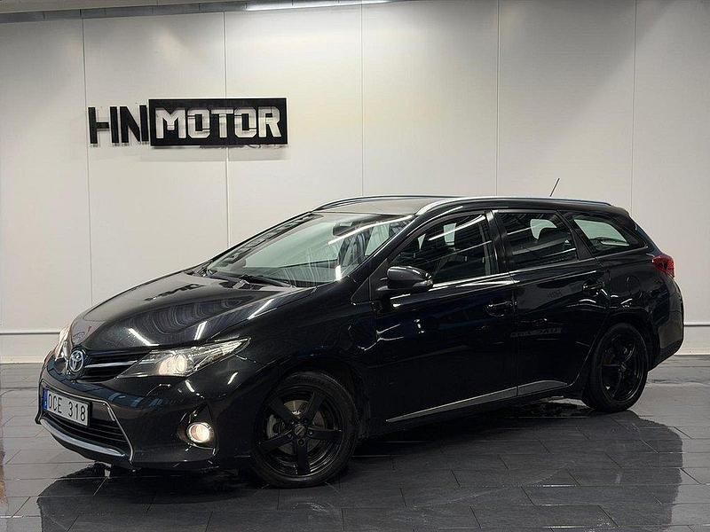Svart Begagnad 2013 Toyota Auris Touring Sports Active Kombi | 118 900 kr (Marknadspris) - Bild 1/4