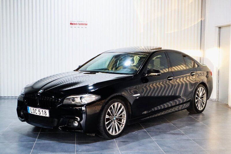 Svart Begagnad 2014 BMW 520 M Sport Sedan | 189 900 kr (Dyr) - Bild 1/4