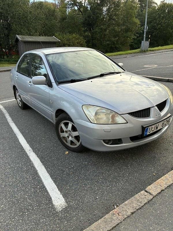 Silver Begagnad 2004 Mitsubishi Lancer Sedan | 16 900 kr (Bra pris) - Bild 1/4