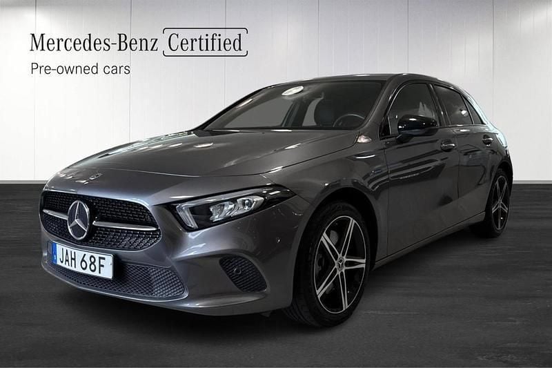 Mörkgrå (grey) Begagnad 2020 Mercedes A250 Progressive Halvkombi | 269 900 kr (Marknadspris) - Bild 1/4