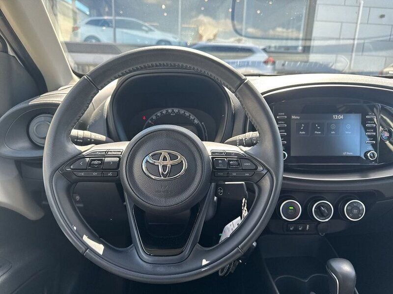 Vit Begagnad 2022 Toyota Aygo X-play Halvkombi | 175 000 kr (Marknadspris) - Bild 1/1