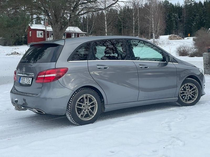 Begagnad Mercedes B180 Urban 122 HK (89 kW) 2016 Gray metallic Minibuss